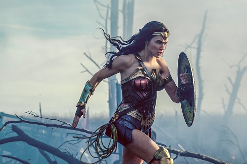 GAL GADOT as Diana in the action adventure WONDER WOMAN, a Warner Bros. Pictures release. Courtesy Clay Enos/ TM and © DC Comics, © 2017 WARNER BROS. ENTERTAINMENT INC. AND RATPAC ENTERTAINMENT, LLC.